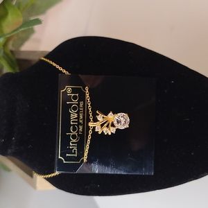 Lindenwold Crystal Necklace Gold Tone